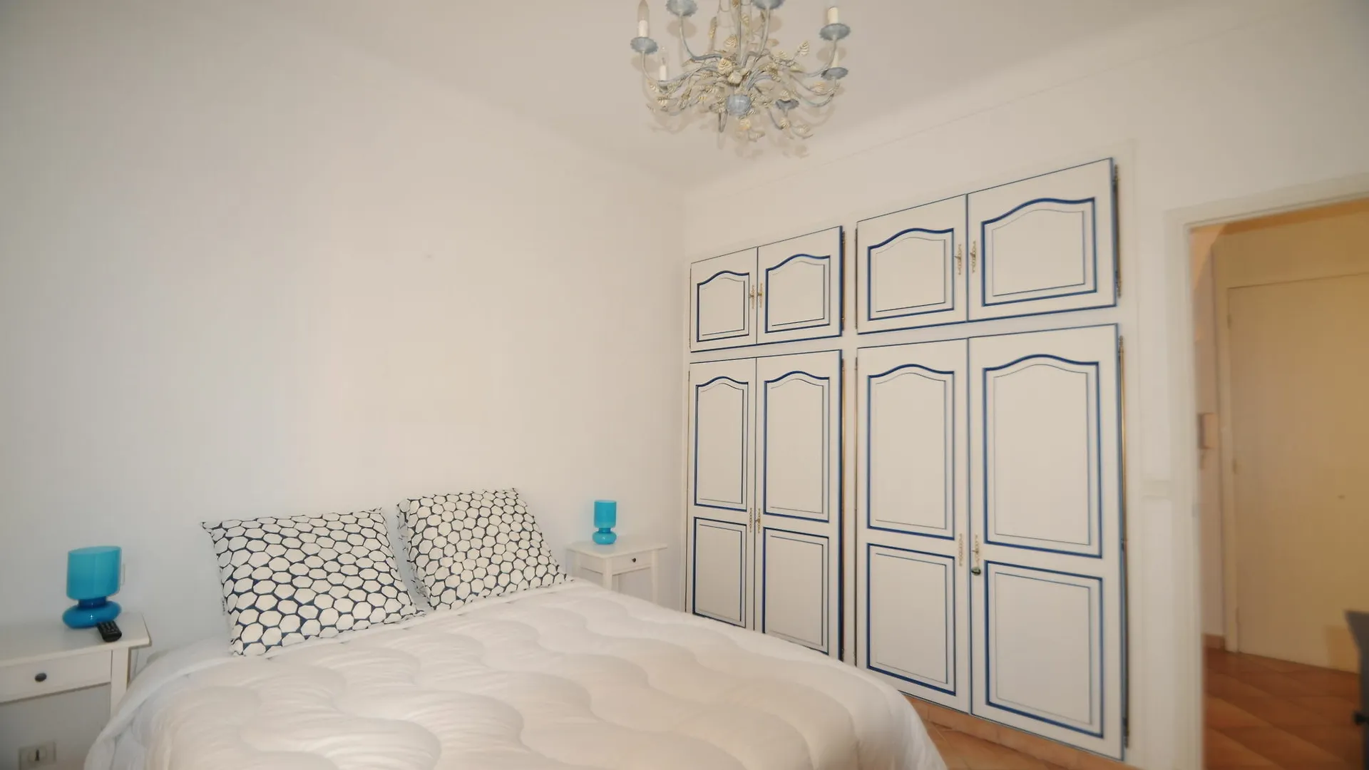 Spacieux Deux Chambres Au Port Ницца