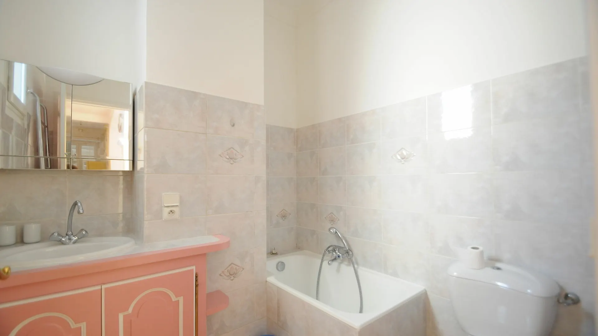 Appartamento Spacieux Deux Chambres Au Port Nizza